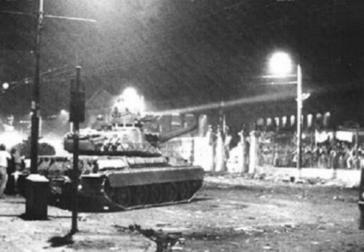 Atene. Carro armato Politecnico