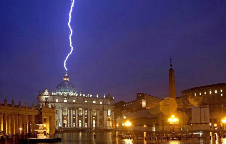vaticanofulmine, alla proclamzione di francesco bis