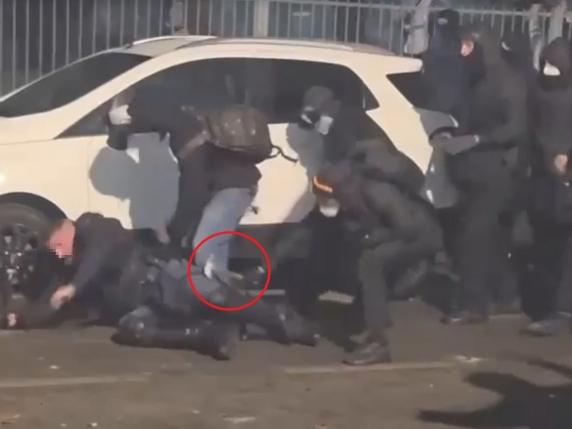 TORINO, L'AGGRESSIONE COMUNISTA AL POLIZIOTTO