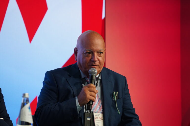 sul palco 3 al summit del 2 luglio 2025 a OSAKA